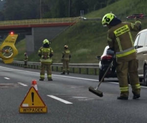 Zderzenie trzech aut na S7 pod Rychnowem. Na miejsce wezwano śmigłowiec LPR