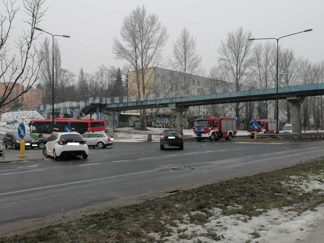 Zderzenie trzech pojazdów na skrzyżowaniu w Lublinie