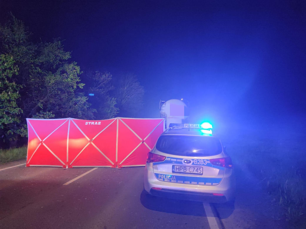 Subaru wjechało pod cysternę. Dwoje młodych strażaków nie żyje! 