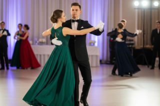 Walc z Łukowa podbija internet. Czy to przepis na idealną studniówkę?