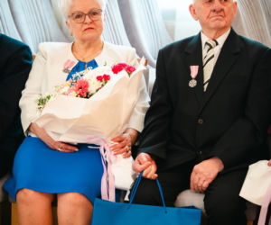 Złoty Gody par małżeńskich w Siedlcach - wręczenie pamiątkowych medali