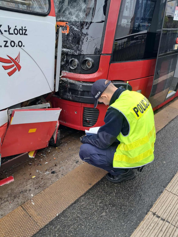 Zderzenie dwóch tramwajów w centrum Łodzi.