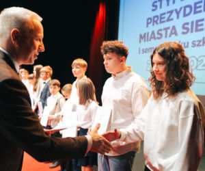 Najzdolniejsi uczniowie odebrali stypendia Prezydenta Miasta Siedlce