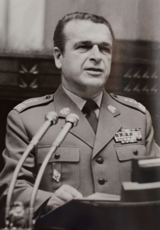 Generał Czesław Kiszczak ma skromny grób