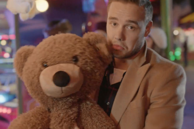Liam Payne w teledysku do Night Changes