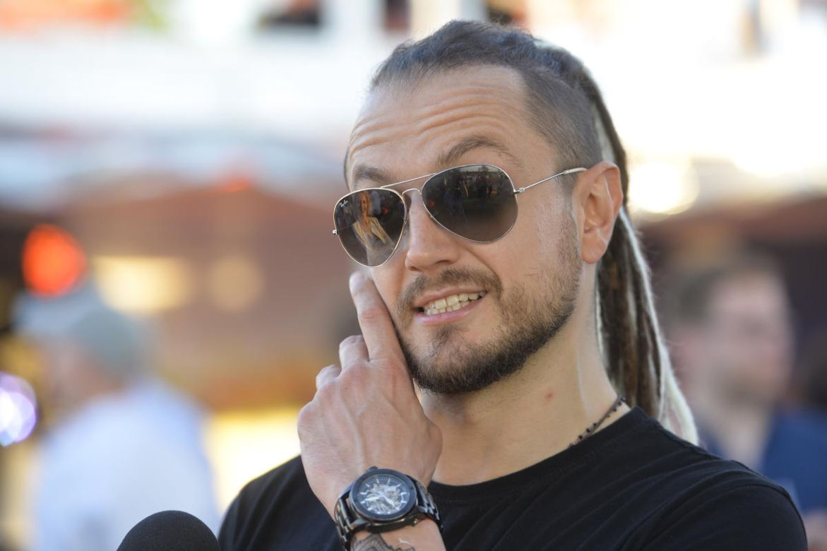 Michał Baron przeszedł kolosalną metamorfozę! Jak zmieniał się muzyk na przestrzeni lat?