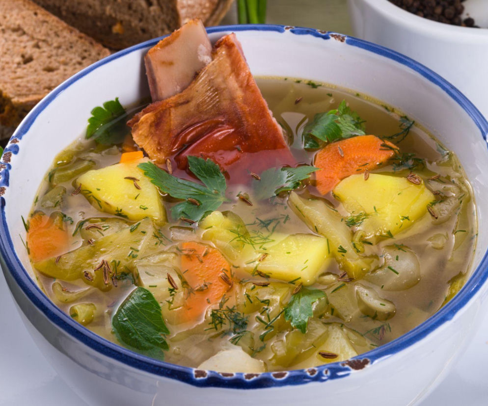 Zupa parzybroda – staropolska kapuściana klasyka. Nazwa rozbawia, ale smak zachwyca