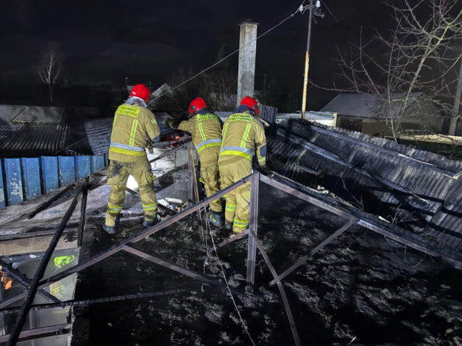 Duże straty po pożarze w Brennie niedaleko Leszna. Spłonął magazyn z częściami