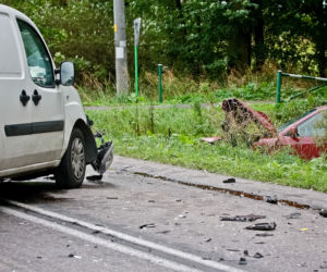 Sokołów Podlaski: Poważnie zderzenie bmw z fiatem. Ciężko ranna jest pasażerka bmw