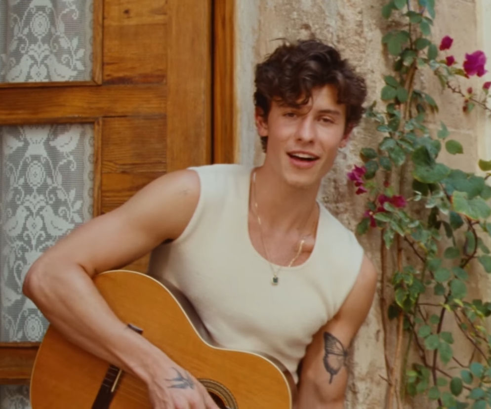Shawn Mendes uwalnia od ciężarów życia. Summer of Love z pięknym klipem!