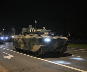 Nocna próba defilady wojskowej w Warszawie