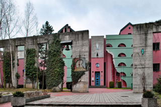  Tu jest jak w książce Imię róży. Nie ma we współczesnej Polsce drugiego obiektu o tak wyrazistej symbolice. Kwintesencja postmodenizmu