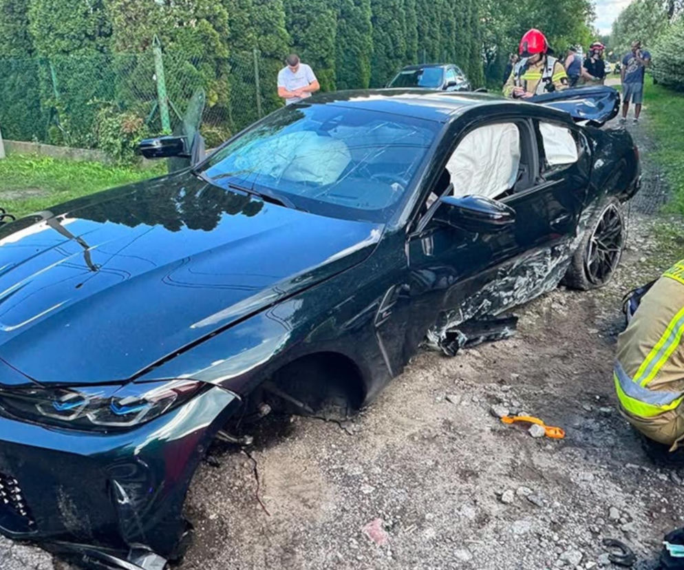 Śmierć w czarnym BMW pod Sochaczewem. Samochód zmiażdżony na przepuście