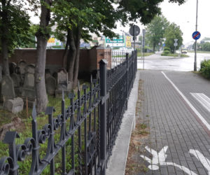 Kirkut pomalowany przez pseudo graficiarzy