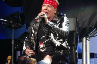 Płomienie na scenie i wielka demolka w Montrealu. Jak Axl Rose doprowadził fanów do ostateczności