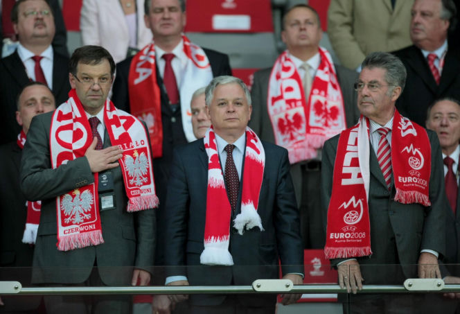 Lech Kaczyński i Jarosław Kaczyński na sportowych zdjęciach