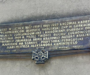 Historia „Kamieni na szaniec” żyje, ale ośrodek, który stworzył autor tej książki, popada w coraz większą ruinę.