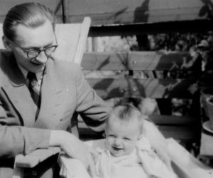 Nieznane zdjęcia Władysława Bartoszewskiego po porodzie syna