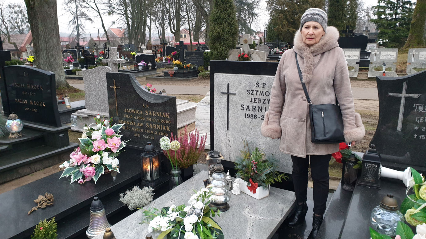 Wyrzucają mi syna z grobu