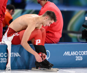 Panczenista Władimir Siemirunnij po biegu na 10 km, który dał mu srebrny medal olimpijski