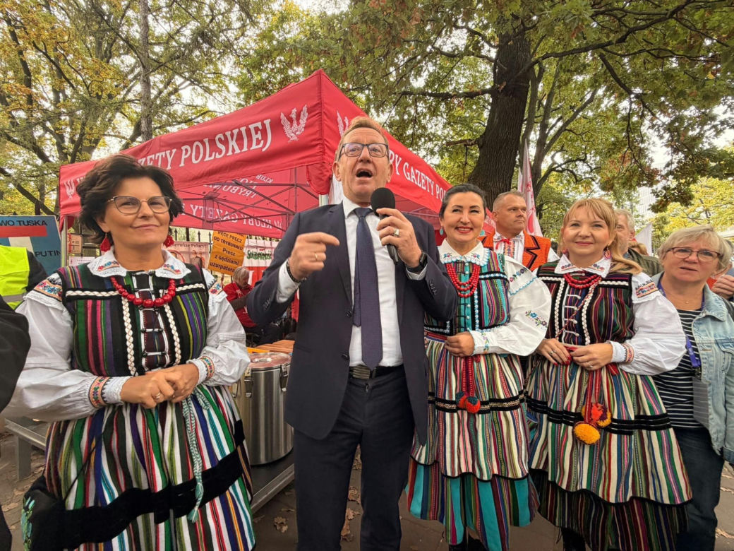 Poseł Telus z delegacją z Opoczna wspierał protestujących przed TK