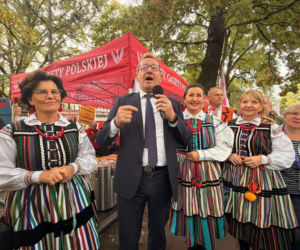 Poseł Telus z delegacją z Opoczna wspierał protestujących przed TK