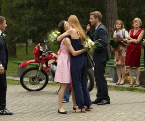 Na dobre i na złe odc. 575. Blanka (Pola Gonciarz), Wiktoria (Katarzyna Dąbrowska), Tomasz (Ireneusz Czop)