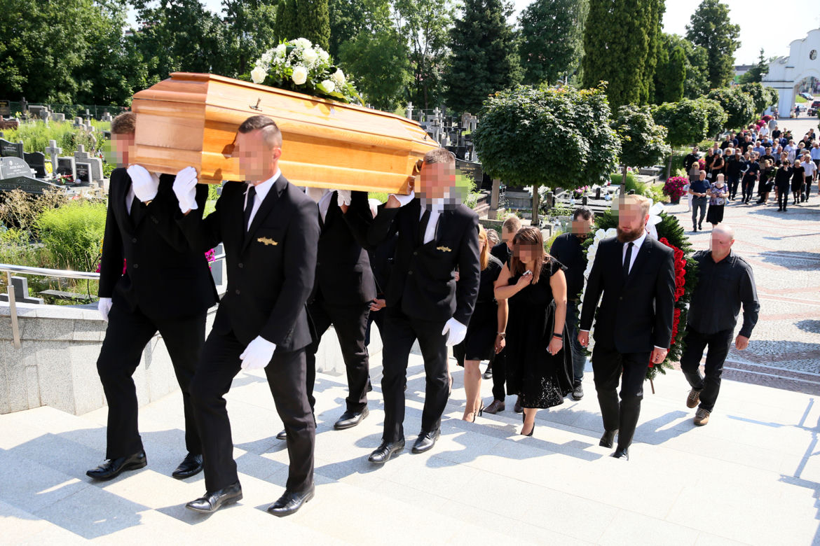 Tragicznie zmarłego kierowcę pożegnał sznur ciężarówek. Pogrzeb Roberta S.