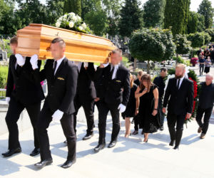 Tragicznie zmarłego kierowcę pożegnał sznur ciężarówek. Pogrzeb Roberta S.