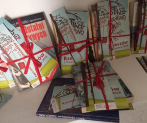 Książki zapraszają do czytania