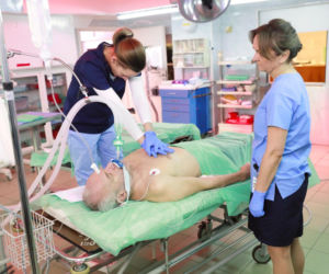 Nadchodzi „Sortownia”! Andrzej Chyra jako lekarz SOR-u w mrocznym serialu, jakiego jeszcze nie było