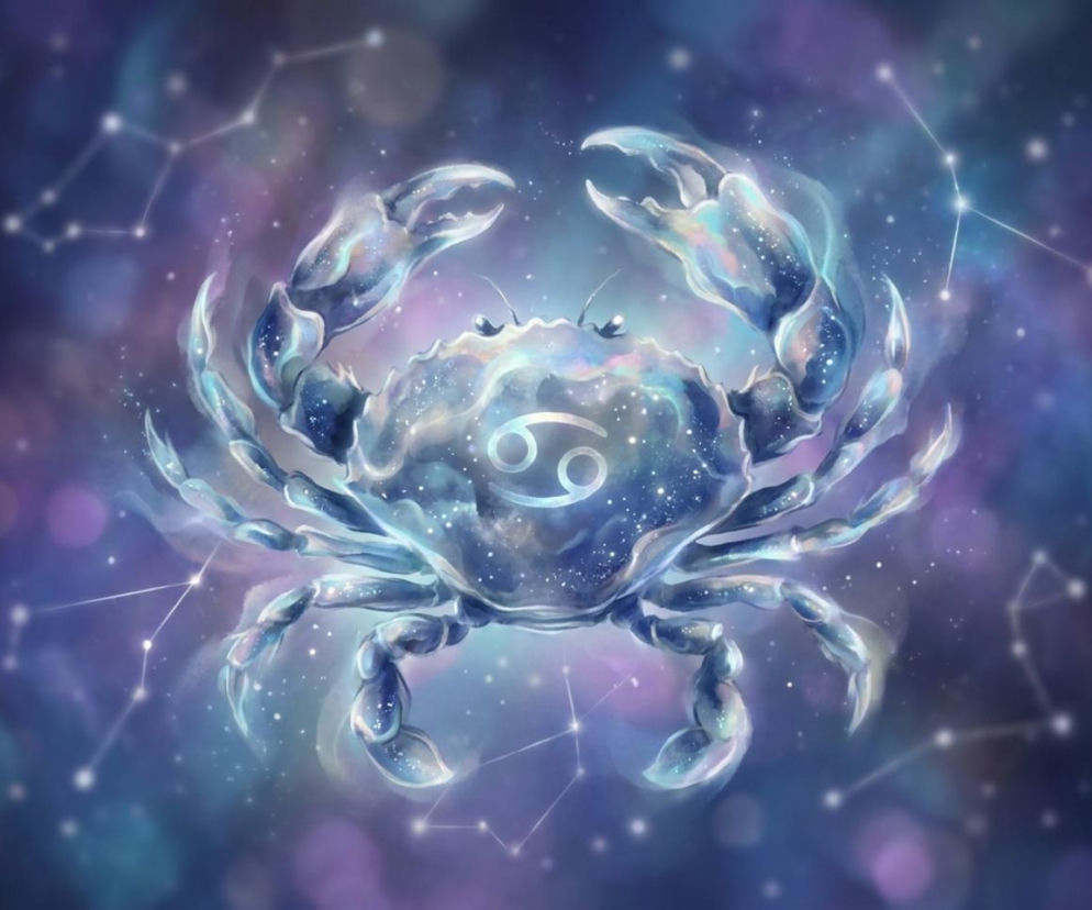 Ilustracja kraba na tle kosmosu z symbolem zodiakalnego Raka. O horoskopie dziennym dla Raka przeczytasz na Eska.