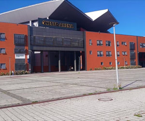 Plac przed Netto Areną przed zmianami