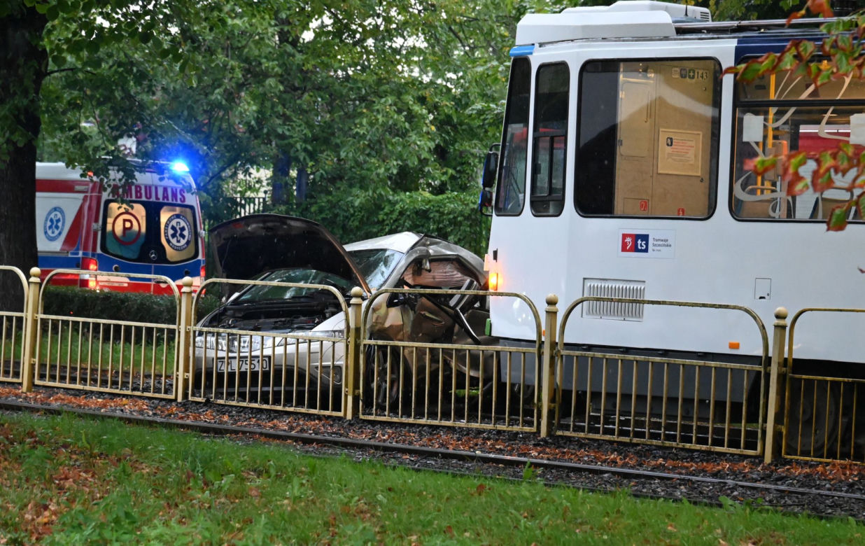 Wypadek na Krzekowie. Tramwaj zderzył się z samochodem