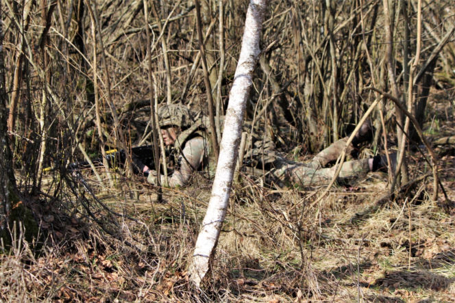 Brytyjscy żołnierze, ćwiczenia na poligonie