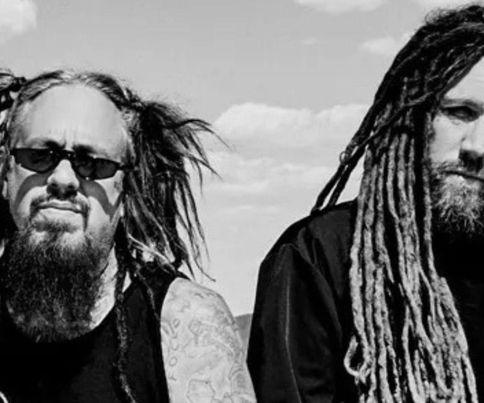 Muzycy zespołu Korn: Fieldy i Head. O ich wspólnym występie po latach przerwy przeczytasz na EskaRock.