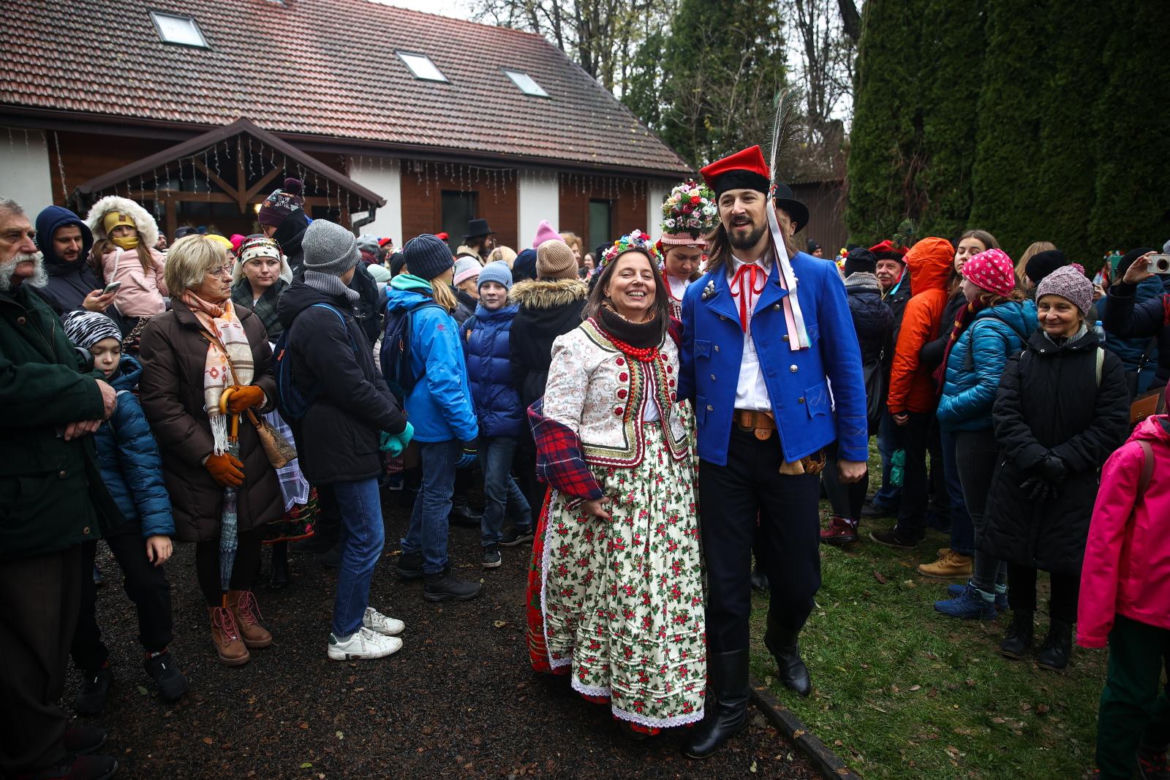 Osadzanie chochoła to ponadpółwieczna tradycja. Po raz kolejny upamiętniono nią sławetne wesele 