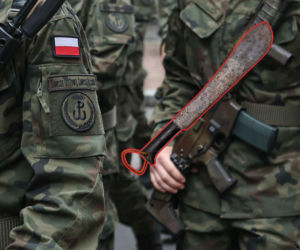 Żołnierz WOT zaatakował maczetą przechodnia! Prokuratura podała wstrząsające szczegóły