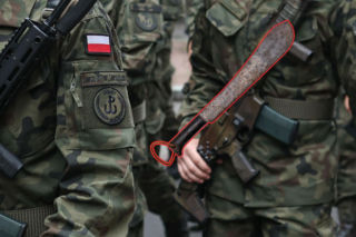 Żołnierz WOT zaatakował maczetą przechodnia! Prokuratura podała wstrząsające szczegóły