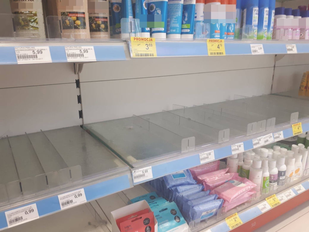 Mieszkańcy Podkarpacia ruszyli do SKLEPÓW!  Tłumy, pełne parkingi, PUSTE PÓŁKI!
