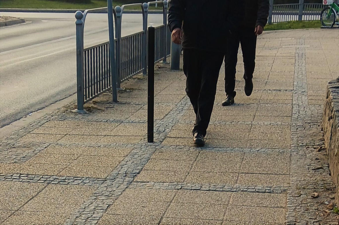 Samotny słupek na ul. Staszica