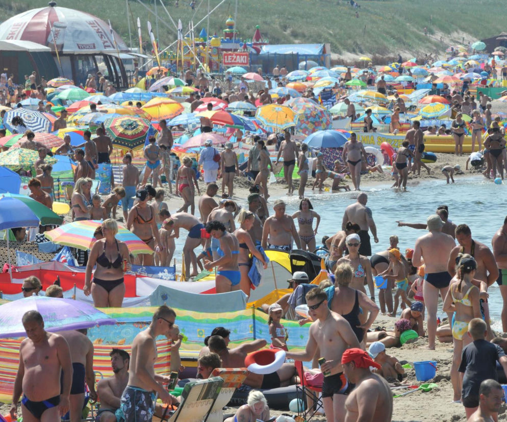 Ślązacy tak ostro imprezowali na plaży w Mielnie, że inni turyści wezwali policję