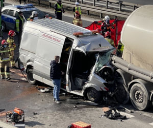 Zderzenie busa z cysterną. Ekspresówka całkowicie zablokowana