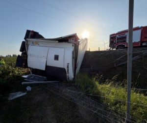 Poważny wypadek na trasie S8. Ciężarówka zderzyła się z osobówką