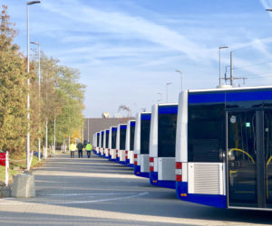 Prezentacja autobusów odbyła się w środę na parkingu pomiędzy Centrum Handlowym Rivera a Gdynia Areną.