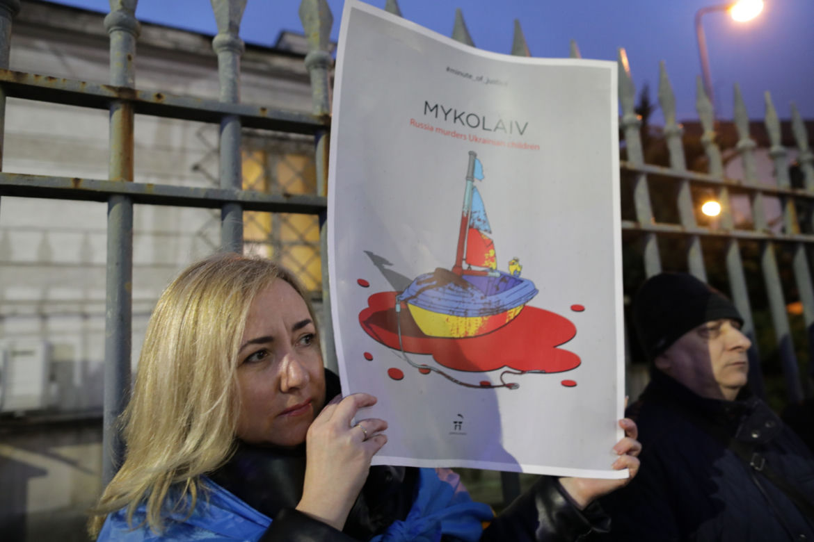 Manifestacja solidarnościowa z Ukrainą pod ambasadą Rosji