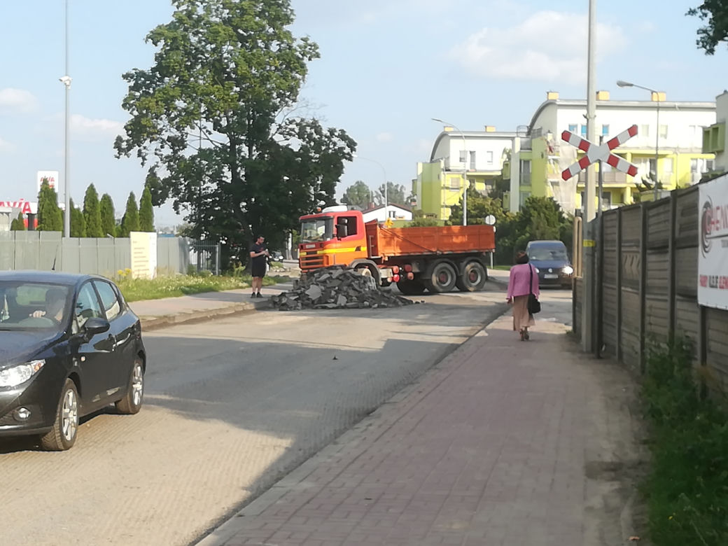 Zobacz, jak przebiega remont drugiego odcinka ul. Składowej w Siedlcach. Czy kierowcy stosują się do oznakowania?