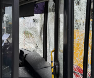 Zderzenie autobusów w Warszawie. Pękły szyby, jedna osoba w szpitalu