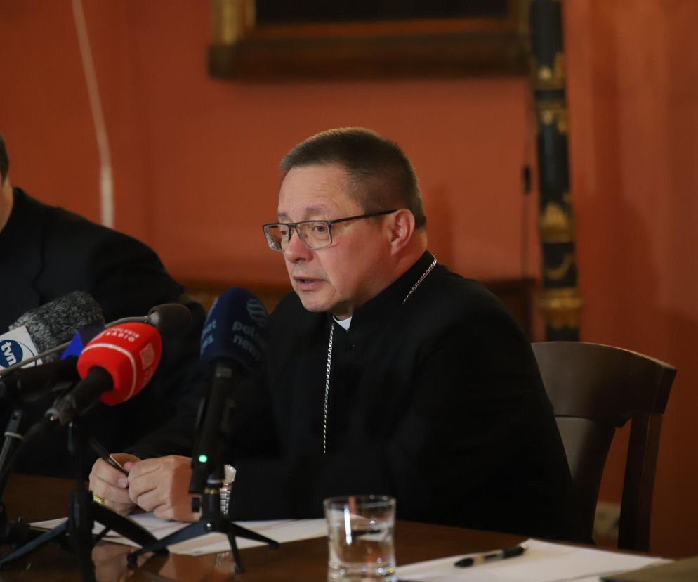 Konferencja prasowa w Sali Okna Papieskiego przed ingresem kard. Grzegorza Rysia do katedry na Wawelu