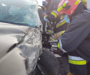 Dobrąg. Wypadek na DK 16. Kierująca BYŁA ZAKLESZCZONA w aucie [ZDJĘCIA]